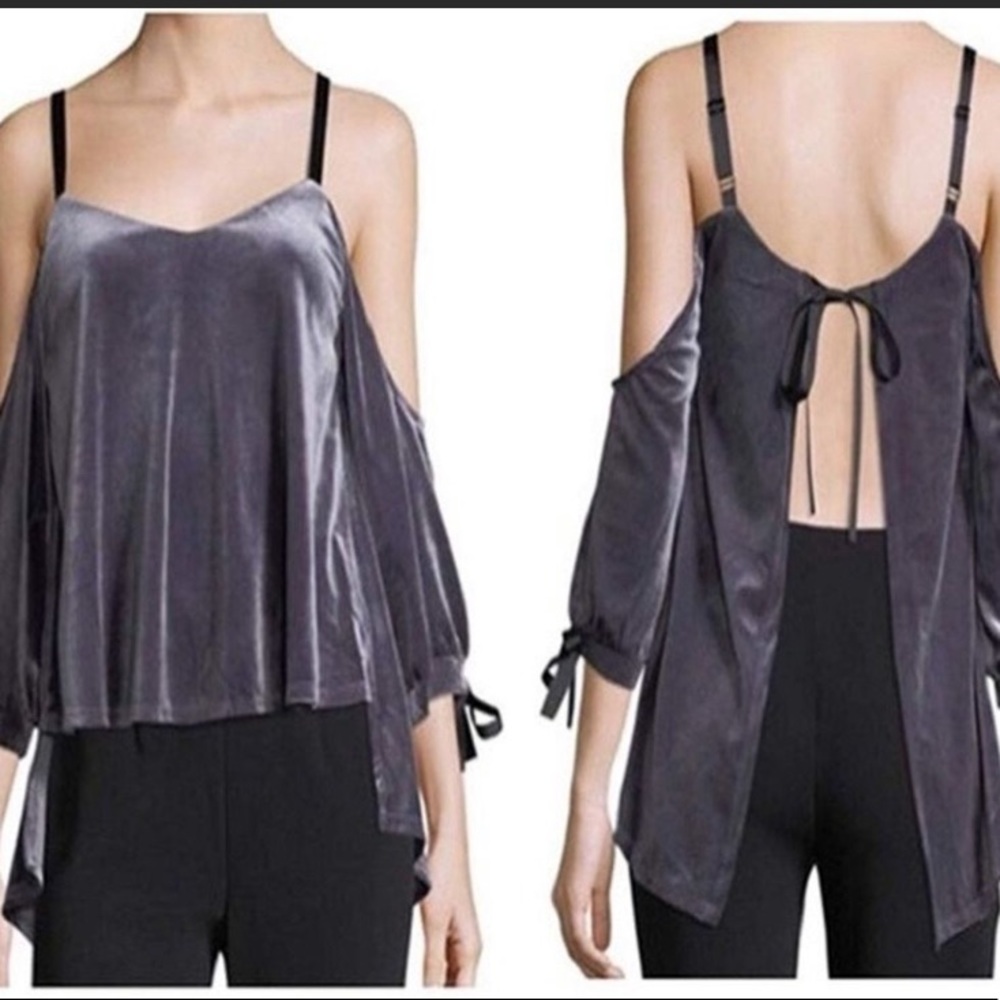 NWT Romeo + Juliet Cold Shoulder Velvet Top Sm